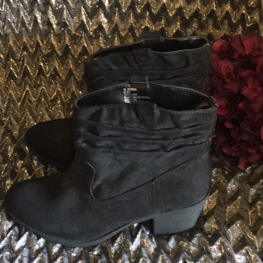 Fantastic black micro suede boots by Arizona!NWOT